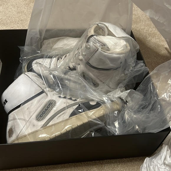 Changed the way I style trying new looks - Picture 2 of 4